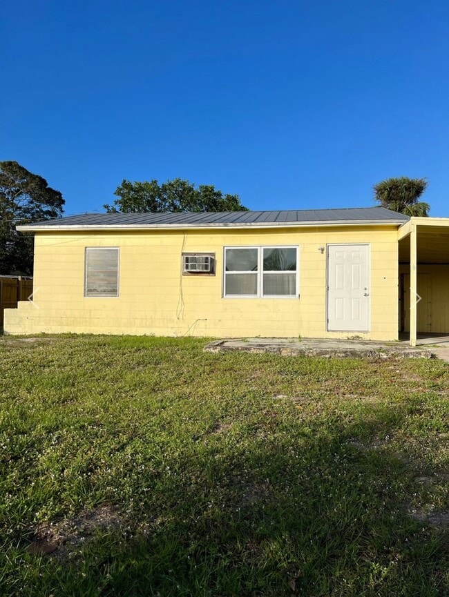 Building Photo - 2 BEDROOM 1 BATHROOM SINGLE FAMILY HOME- COMING SOON