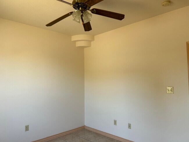 Building Photo - 2901 S Martin Ave