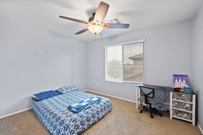 Building Photo - 11904 W Farmall Dr