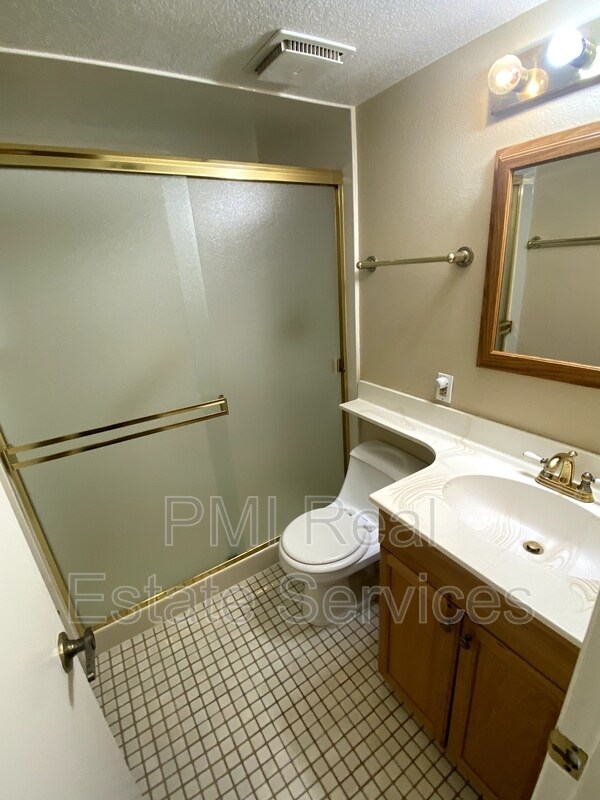 Building Photo - 4050 E Cactus Rd