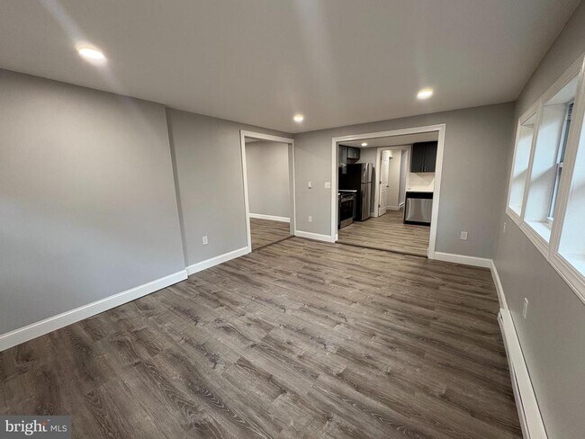 Building Photo - 6 Rockland Ave