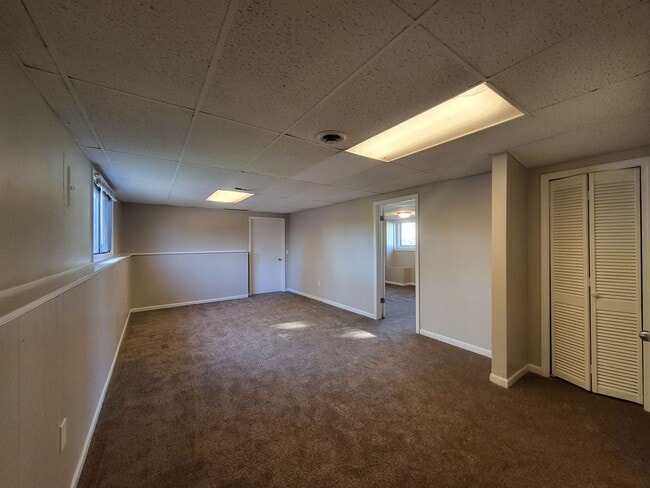 Building Photo - 4 Bedroom split-level home with garage!