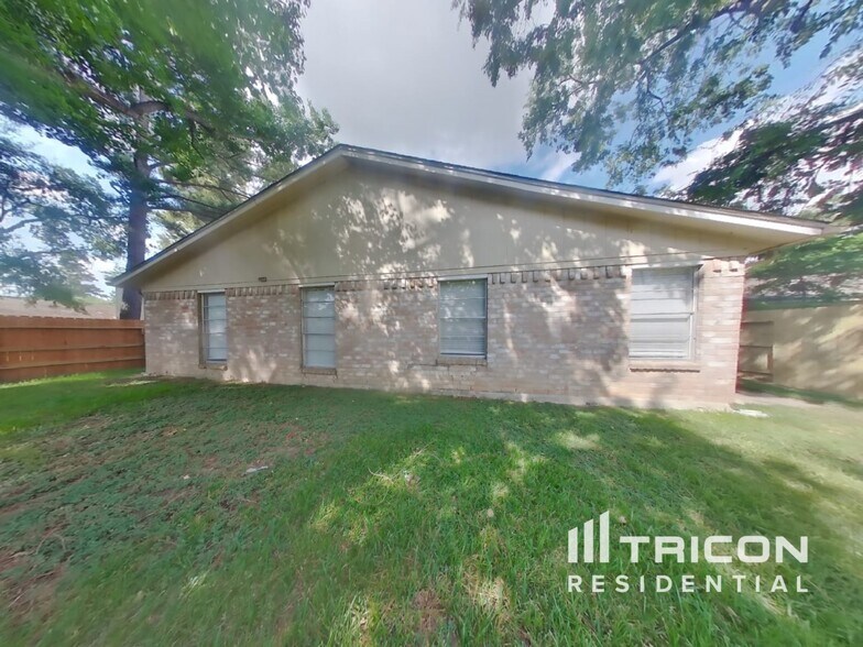 Building Photo - 23238 Briarcreek Blvd
