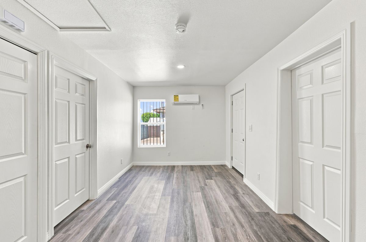 Building Photo - 10646 S Wilton Pl