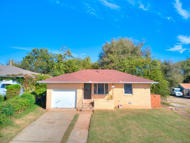 Building Photo - 2921 NE 17th Ave