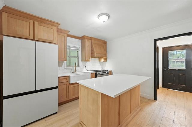 Building Photo - 528 Nomas St