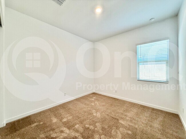 Building Photo - 2228 E Isaiah Ave