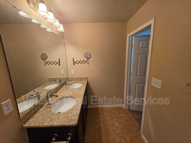 Building Photo - 9209 English Oaks Ln