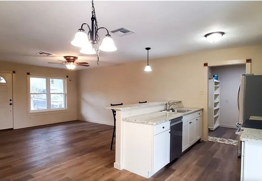 Building Photo - 1404 Yellowstone Dr