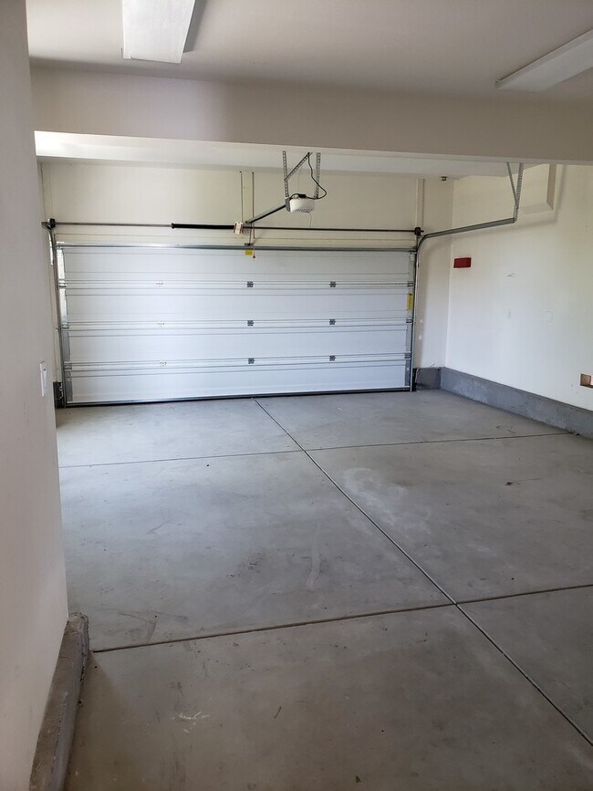 Building Photo - Riverpark 3+3 Single Family Home $4200