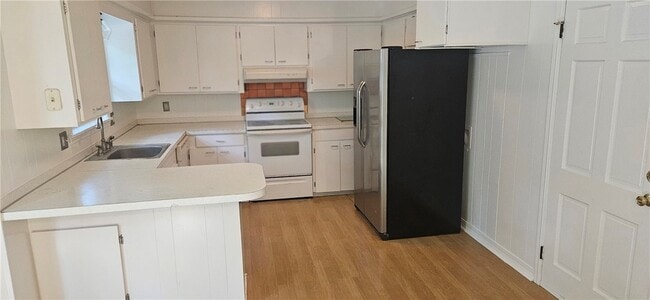 Building Photo - 2117 N Briarwood Ln