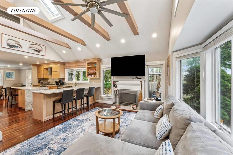 Building Photo - 414 Main St