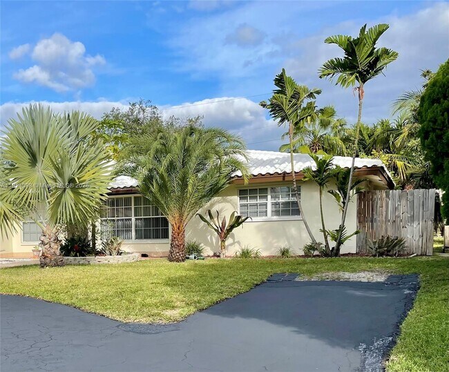 Building Photo - 5706 NE 17th Terrace