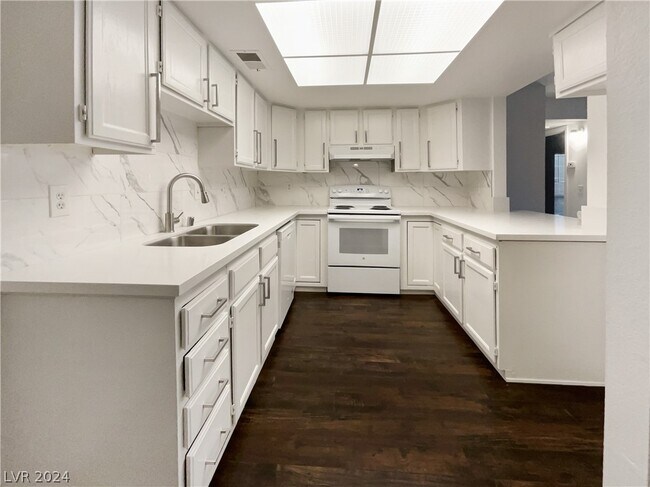 Building Photo - 3749 Carlyle Dr