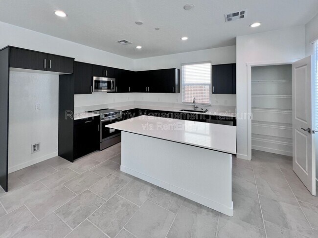 Building Photo - 2903 E Tierra Dr