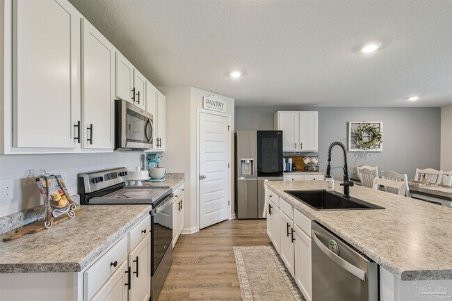 Building Photo - 5260 Peach Dr
