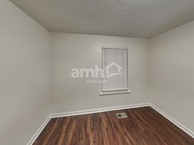 Building Photo - 2219 Brick Way