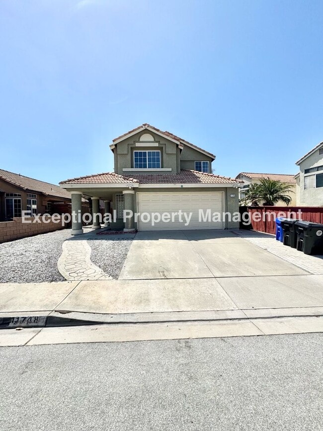 Primary Photo - Great 5 bed 3 bath home