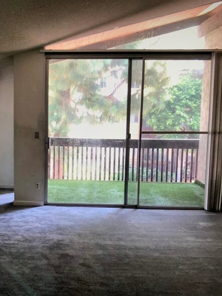 Building Photo - 5650 Sumner Way