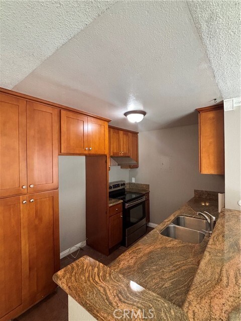 Building Photo - 2521 W Sunflower Ave