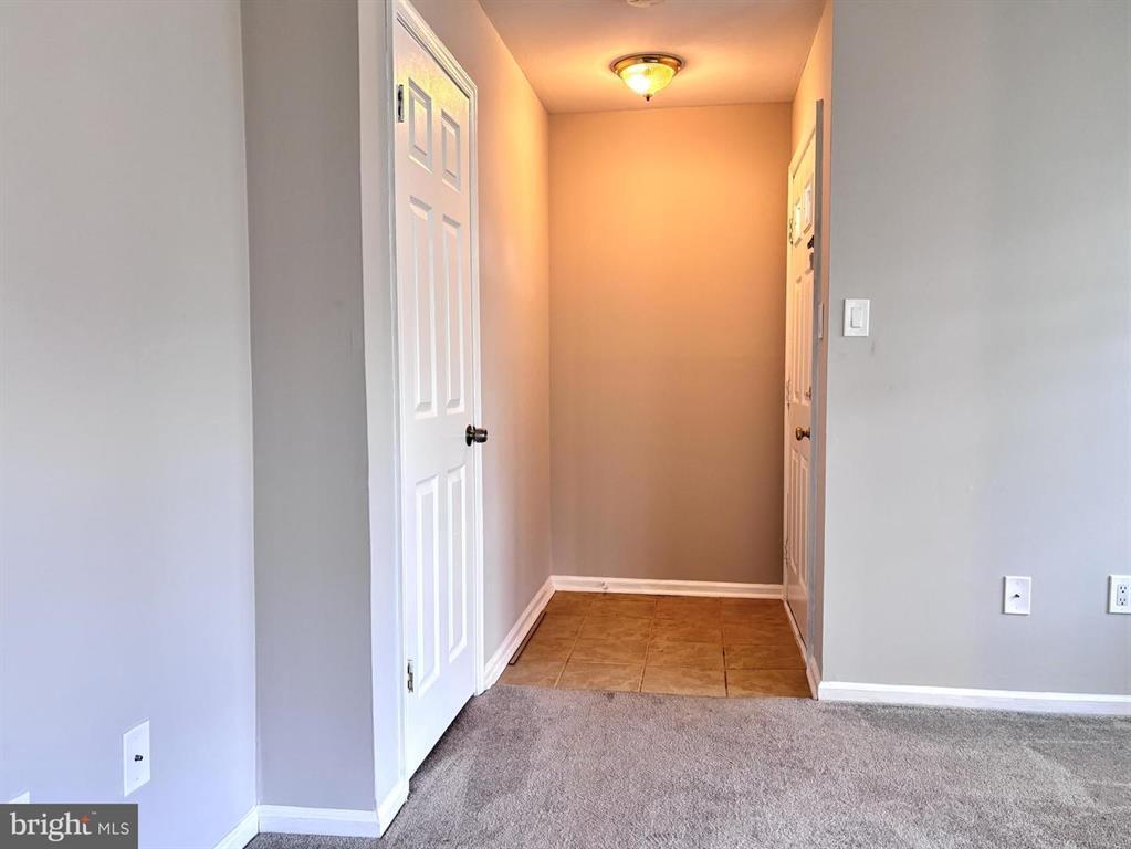 Entrance Hallway - 1507 Bennett Pl