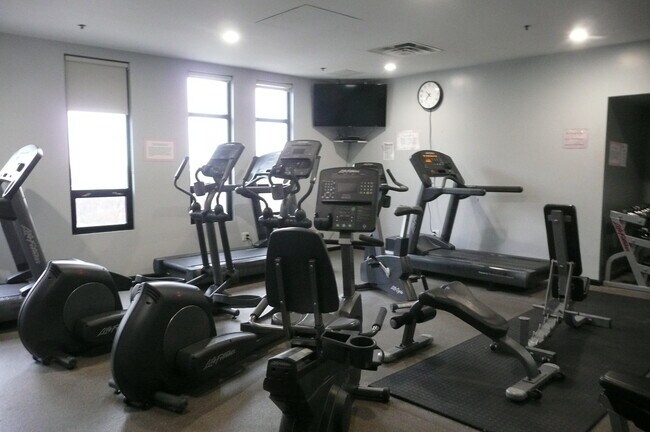 Building Photo - 1255 S State St