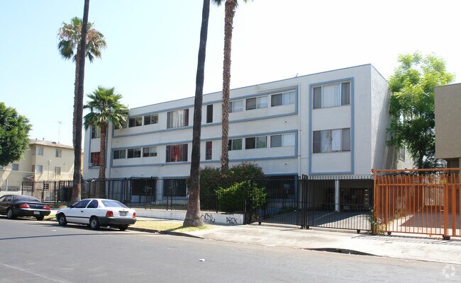 Building Photo - 940 Magnolia Ave