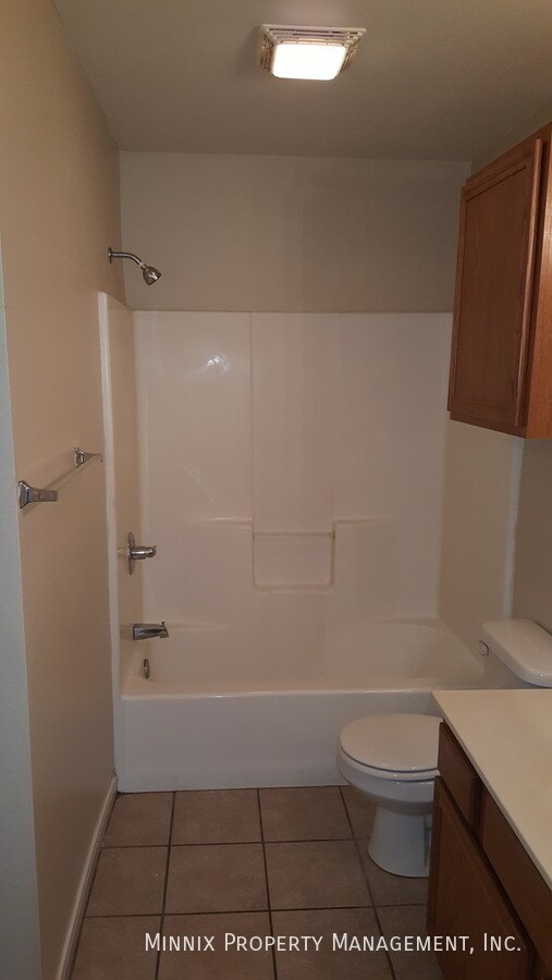 Building Photo - 517 N Brentwood Ave