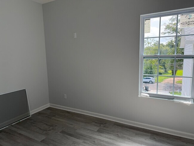 Building Photo - 2111 Owens St