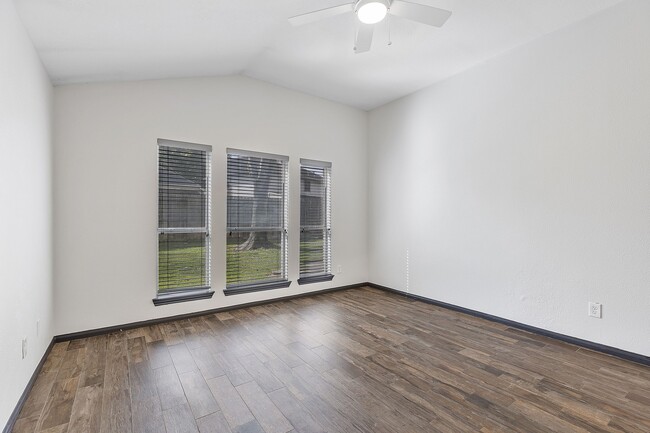 Building Photo - 20815 Whitevine Way