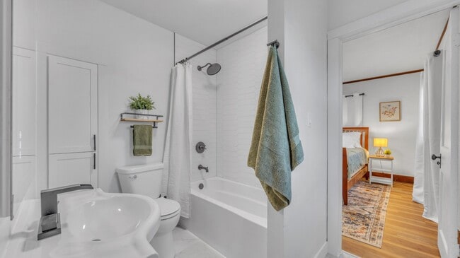 Building Photo - 715 N 14th St