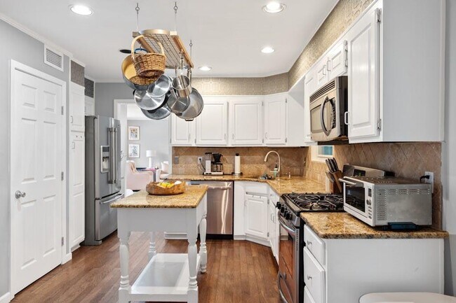 Building Photo - 2609 Friar Tuck Ln