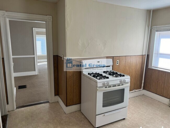 Primary Photo - 12 Grove St