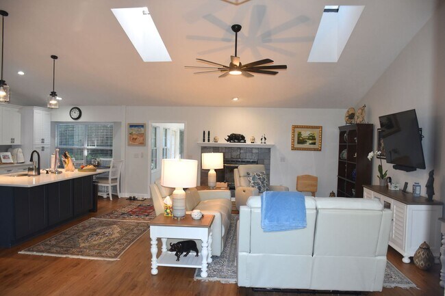 Building Photo - 3/2 Home in The Reserve