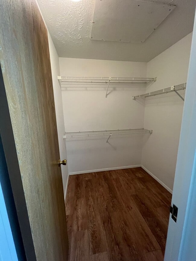 Building Photo - 2 Bedroom, 2 Bath Broadview Heights