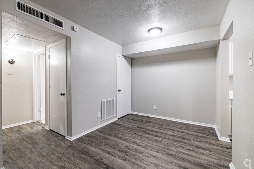 A1 - 1BR, 1BA - 717SF - Dining - The Brookmoore