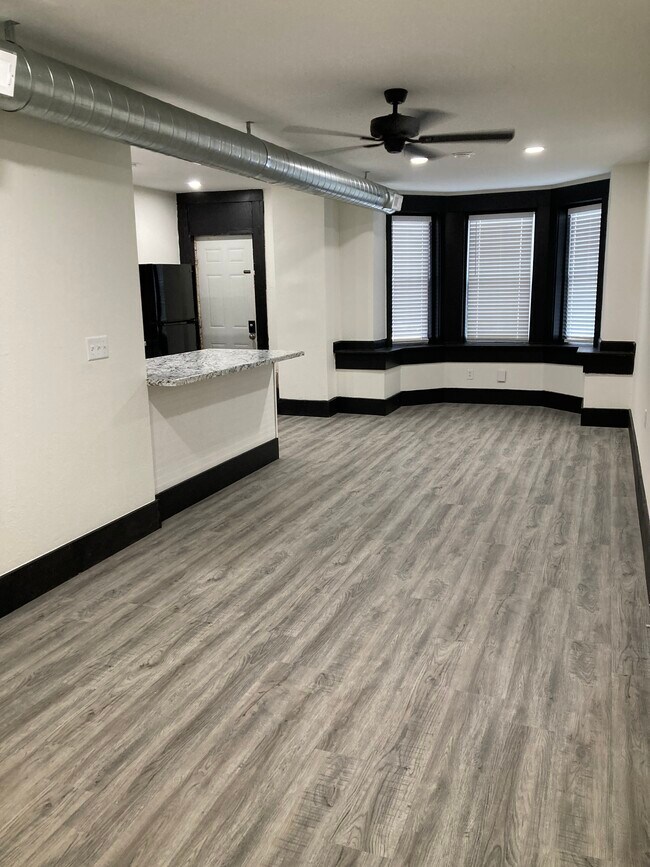 Building Photo - 1535 Bluff St