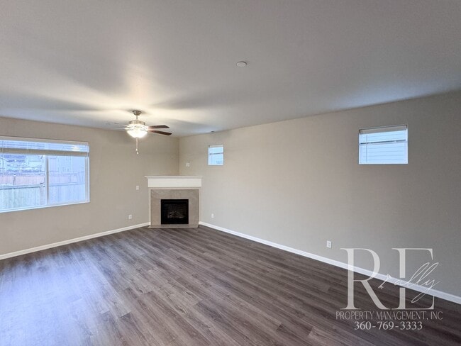 Building Photo - Bright Bremerton Home with Open Layout, A/C, and Fully Fenced Yard