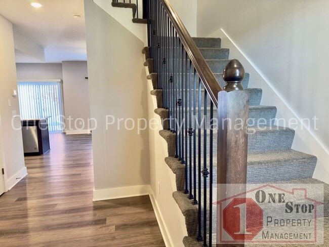 Building Photo - 3 Bedroom / 2.5 Bathroom Townhome in Louisburg, KS!