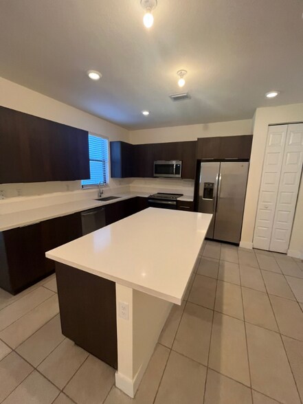 Building Photo - 8154 NW 114th Pl
