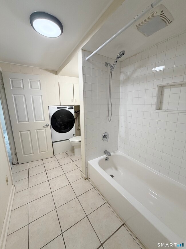 Building Photo - 9 Meridian St