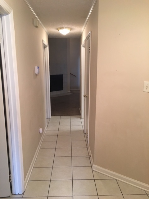 Building Photo - 2 bedroom 2 bath Townhome!