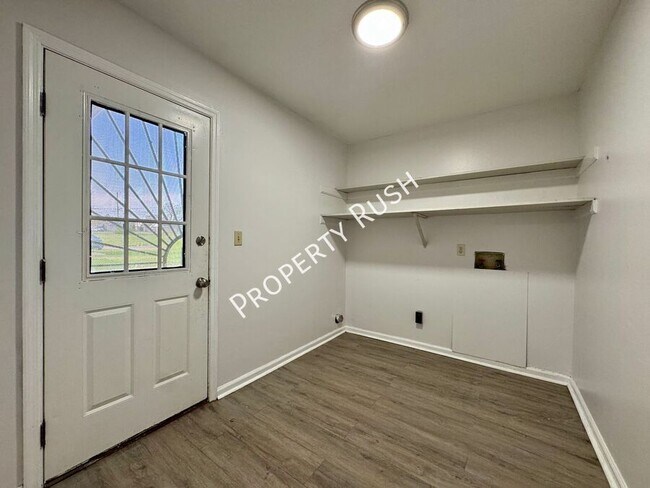 Building Photo - 5009 Marylin Ln