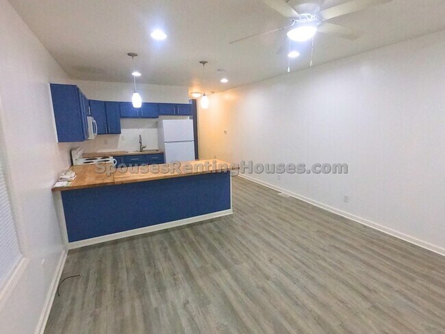 Building Photo - 3706 N Kenwood Ave