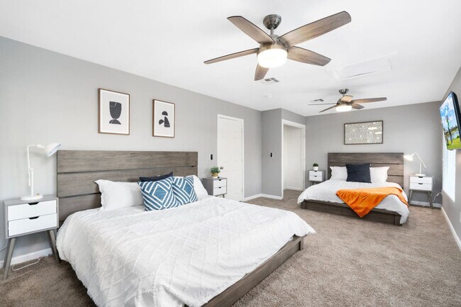 Building Photo - 3733 E Dahlia Dr