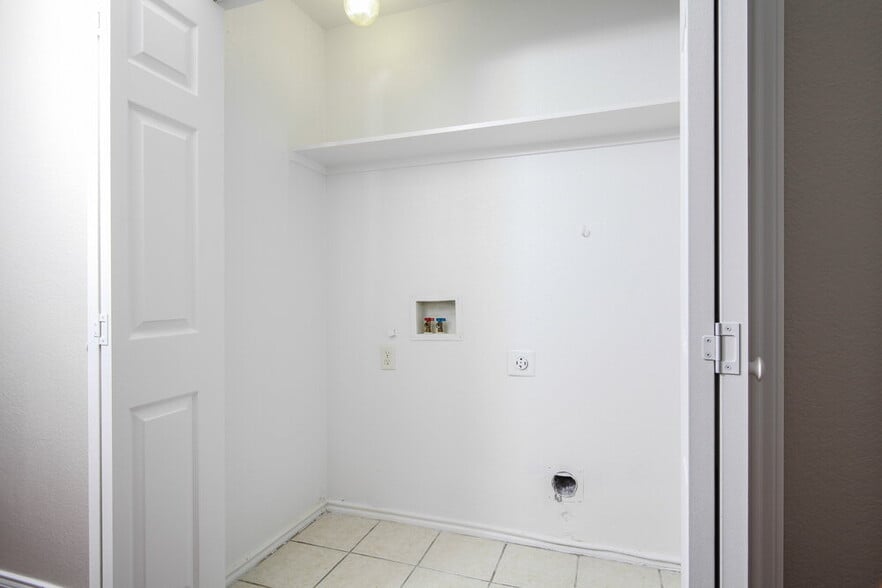 Building Photo - 3432 Crisoforo Dr