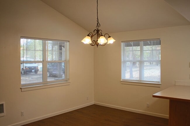 Building Photo - 3 Bedroom House For Rent in Oregon Water Wonderland