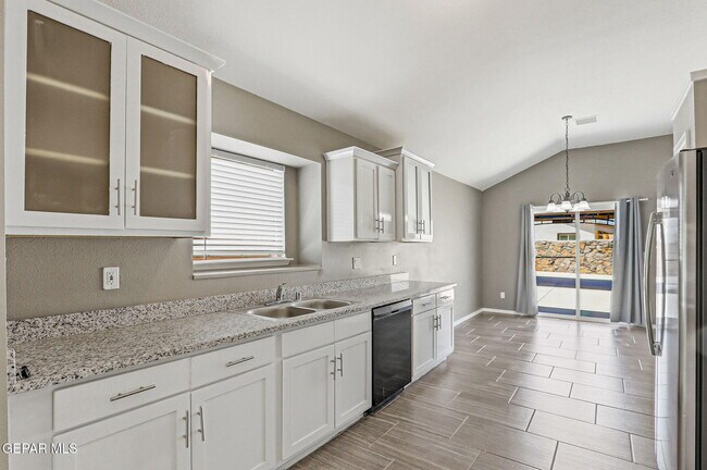 Building Photo - 14609 Carlo Alvarado Dr
