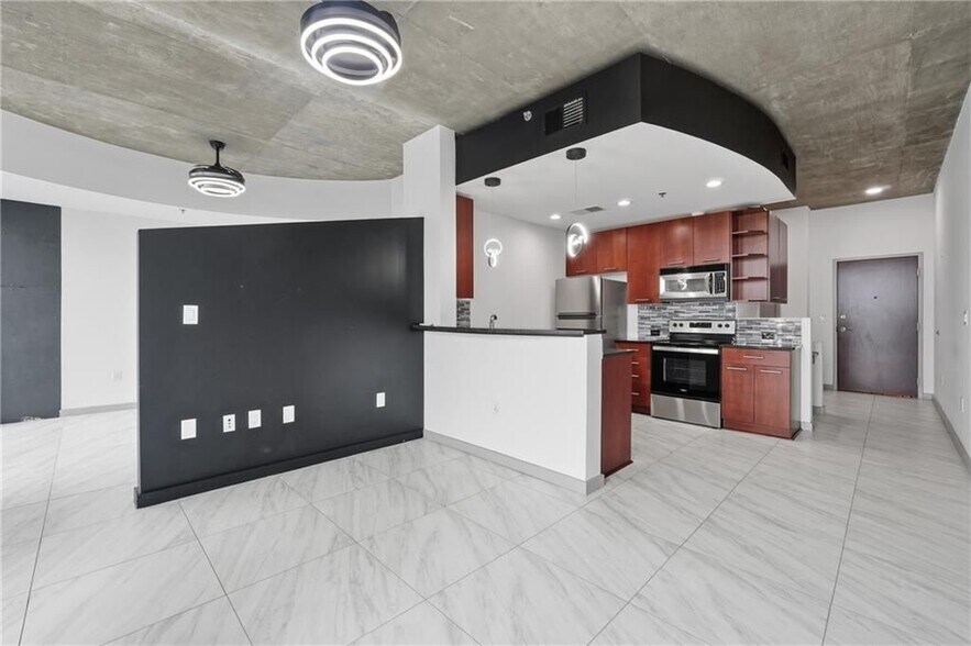 Building Photo - 3324 Peachtree Rd