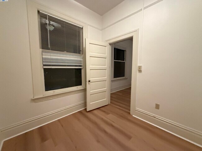 Building Photo - 1173 Park Ave E